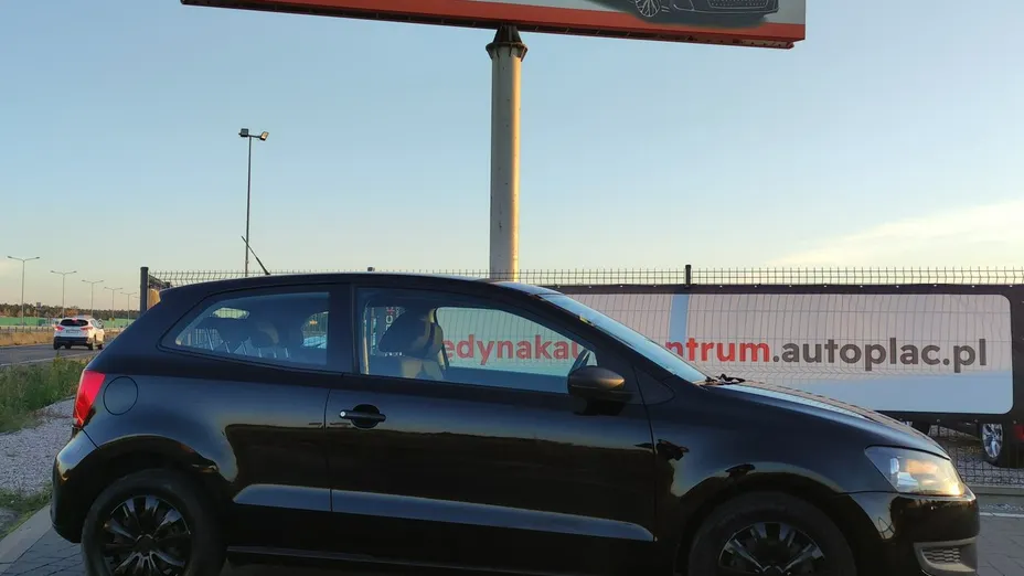 VOLKSWAGEN Polo -