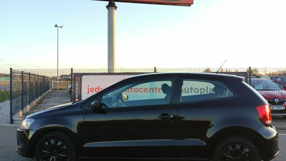 VOLKSWAGEN Polo -