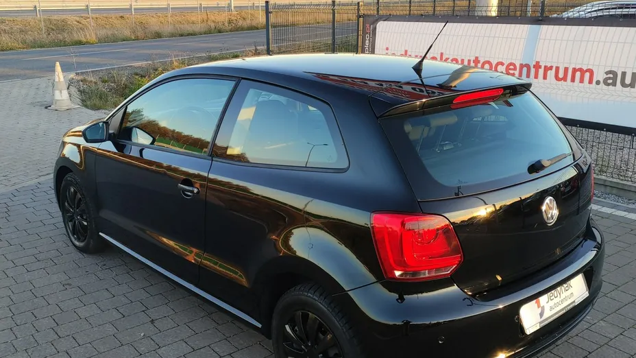 VOLKSWAGEN Polo -