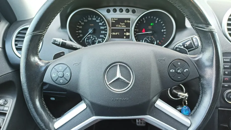 MERCEDES-BENZ ML -