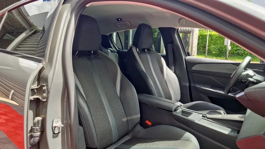PEUGEOT 308 -