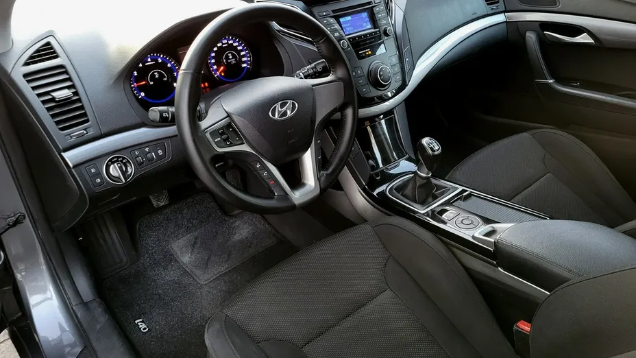 HYUNDAI i40 -