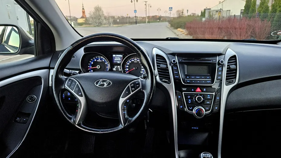 HYUNDAI i30 -
