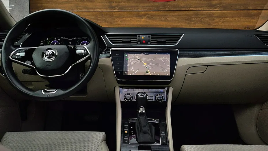 SKODA Superb -
