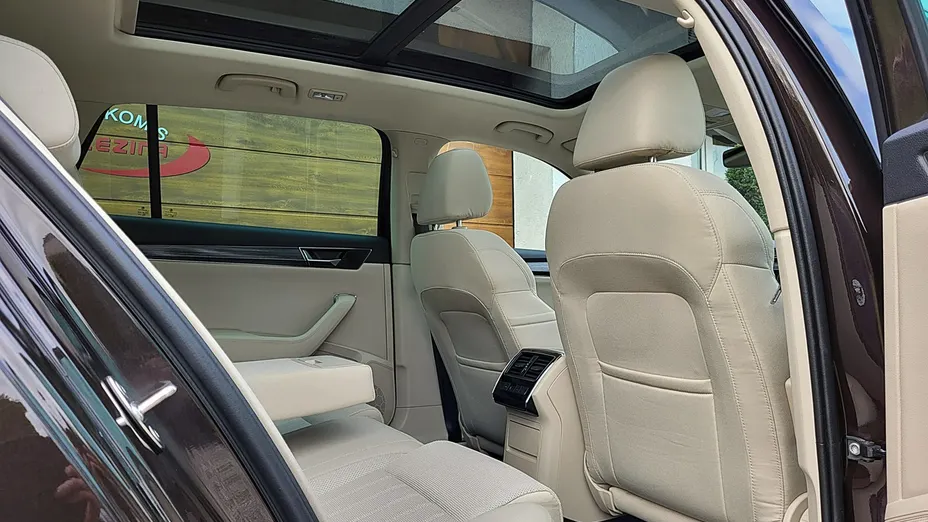 SKODA Superb -