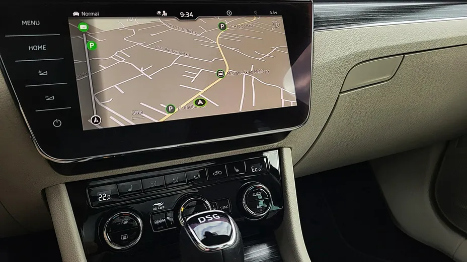 SKODA Superb -