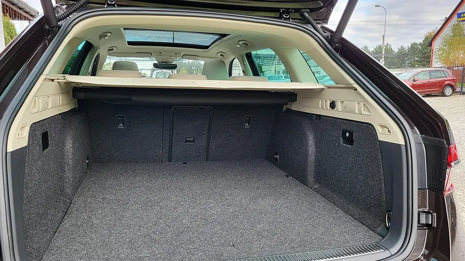 SKODA Superb -