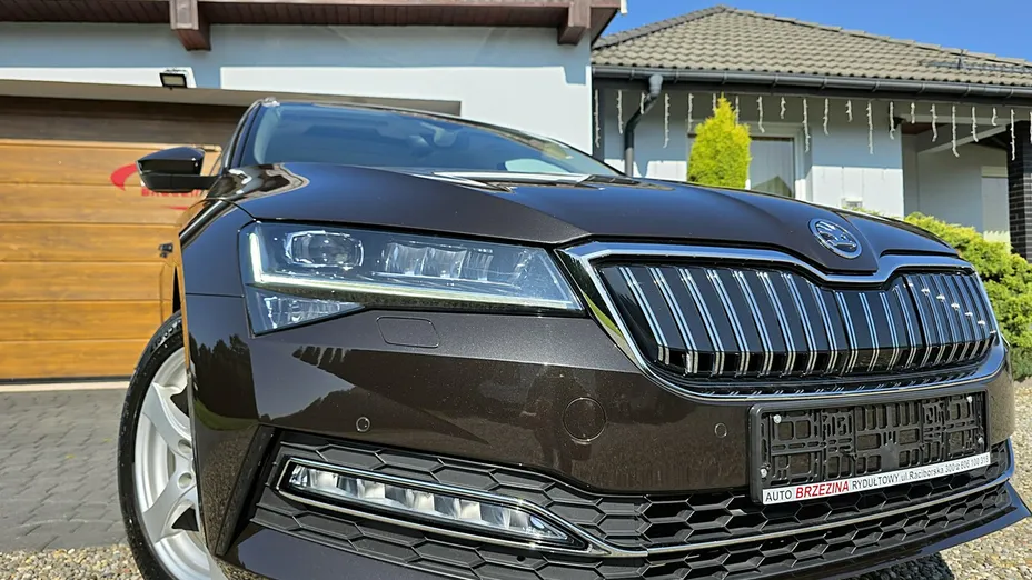 SKODA Superb -