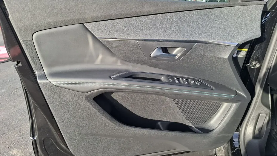 PEUGEOT 3008 -