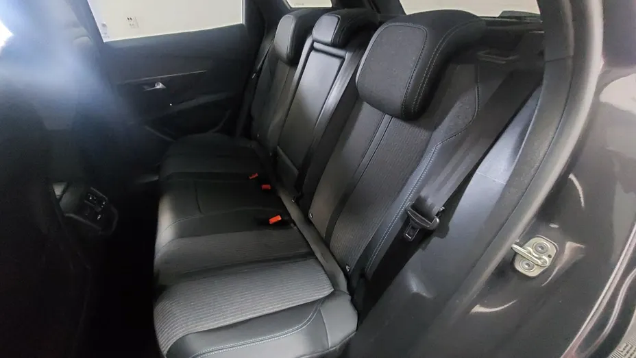 PEUGEOT 3008 -