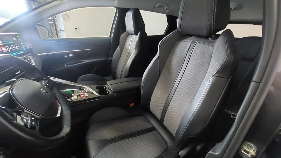 PEUGEOT 3008 -