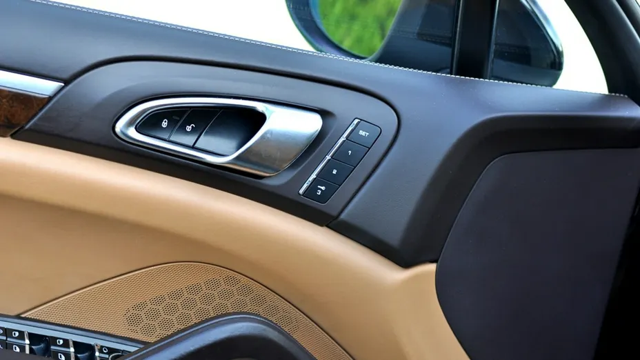 PORSCHE Cayenne -