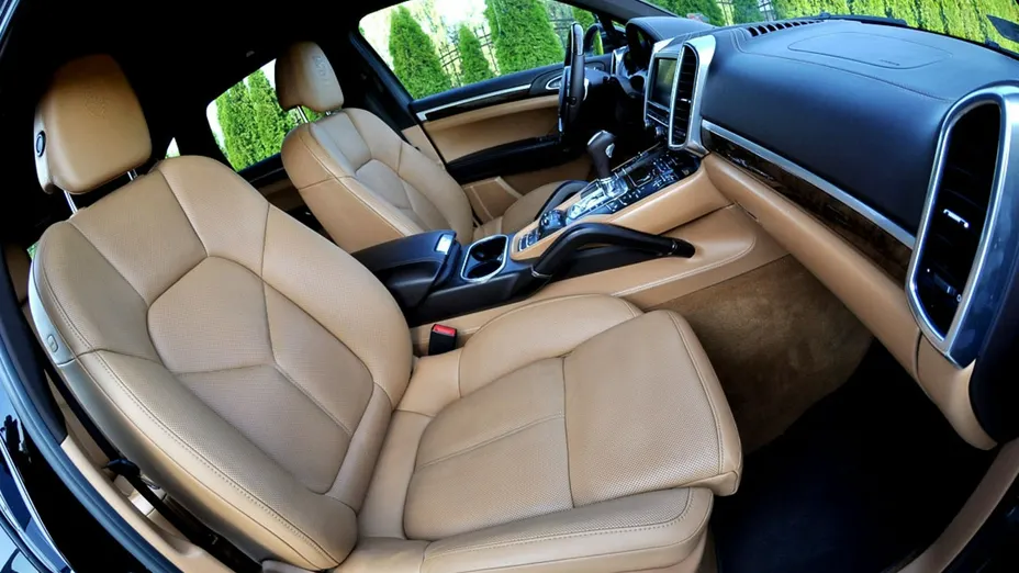 PORSCHE Cayenne -