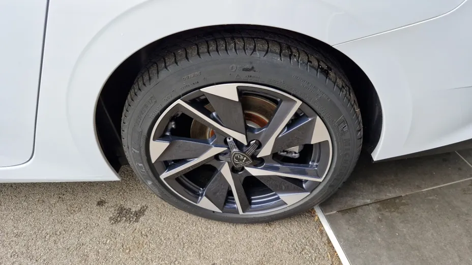 PEUGEOT 308 -