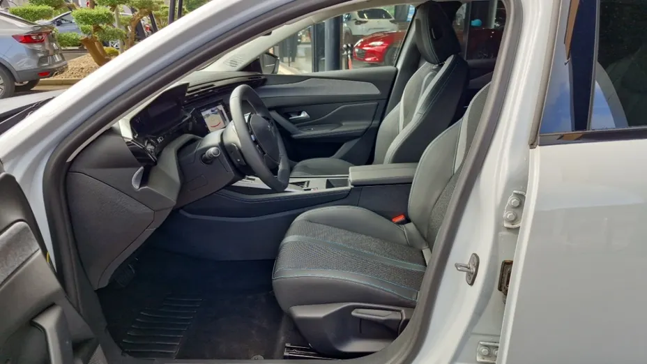 PEUGEOT 308 -