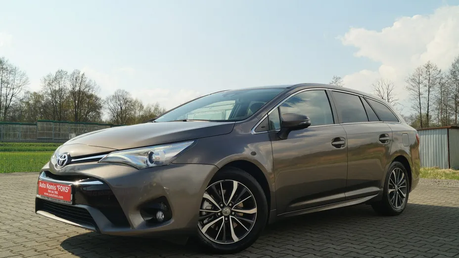 TOYOTA Avensis -