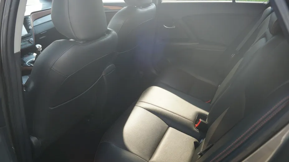 TOYOTA Avensis -