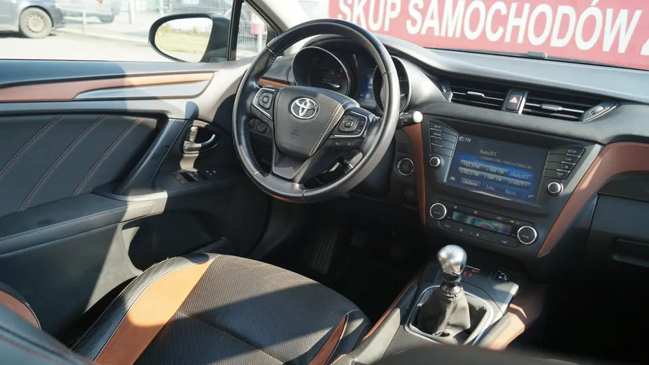 TOYOTA Avensis -