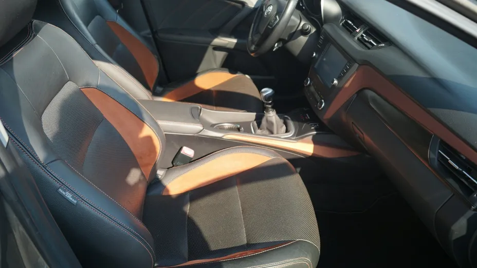 TOYOTA Avensis -