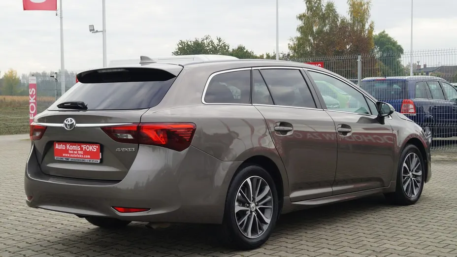 TOYOTA Avensis -