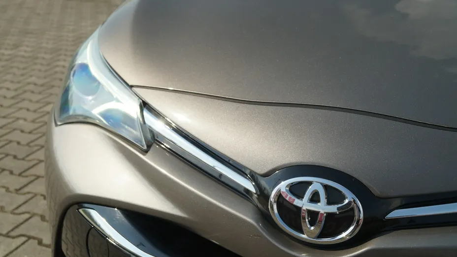 TOYOTA Avensis -