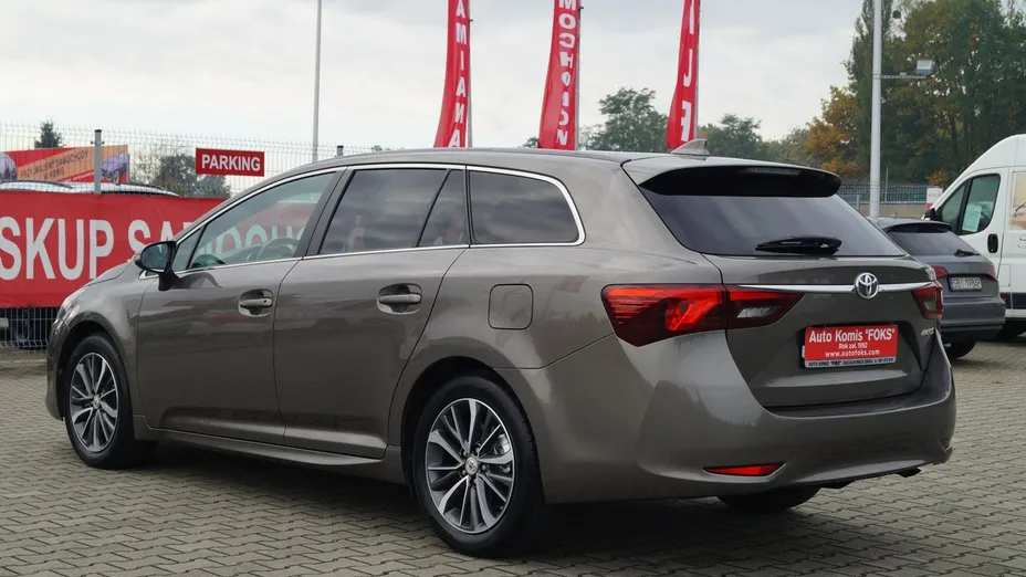 TOYOTA Avensis -