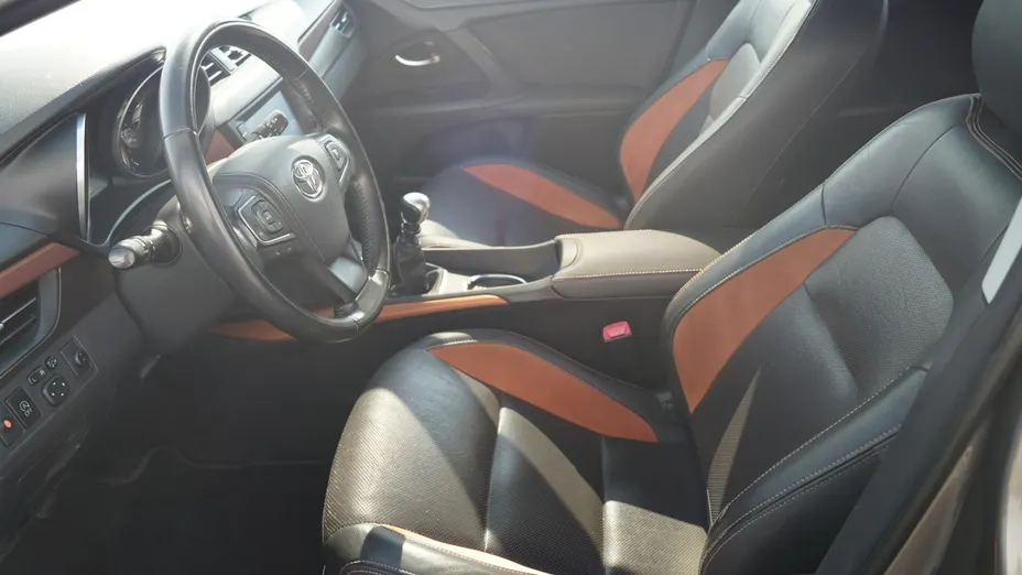 TOYOTA Avensis -