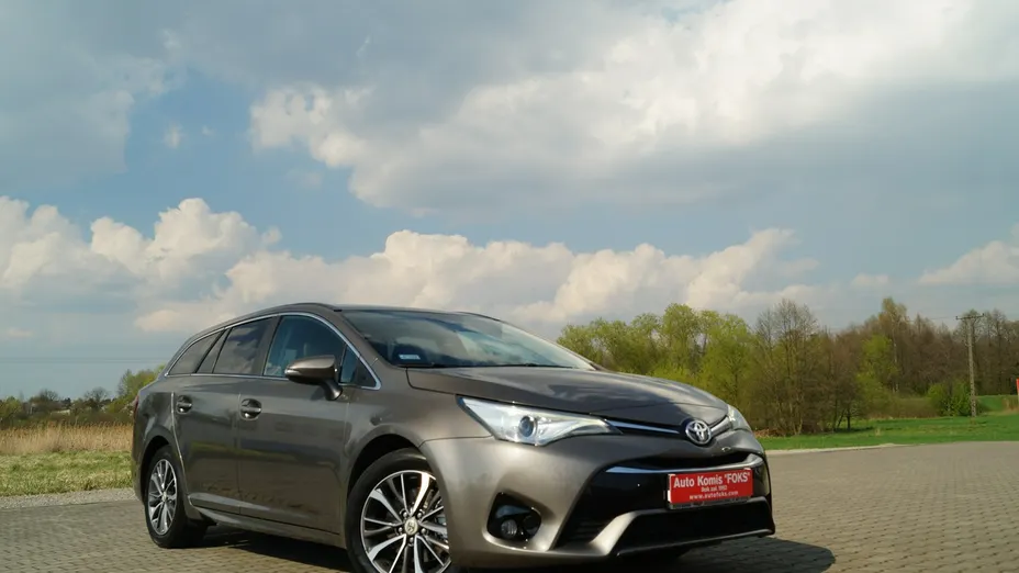 TOYOTA Avensis -