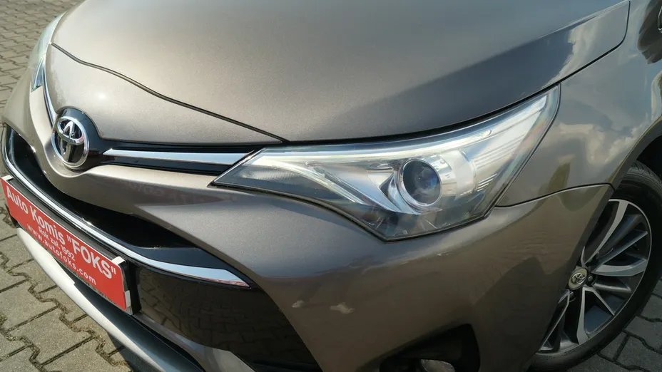 TOYOTA Avensis -