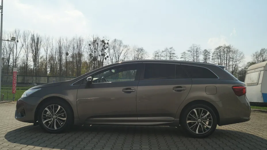 TOYOTA Avensis -