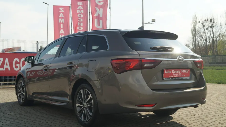 TOYOTA Avensis -