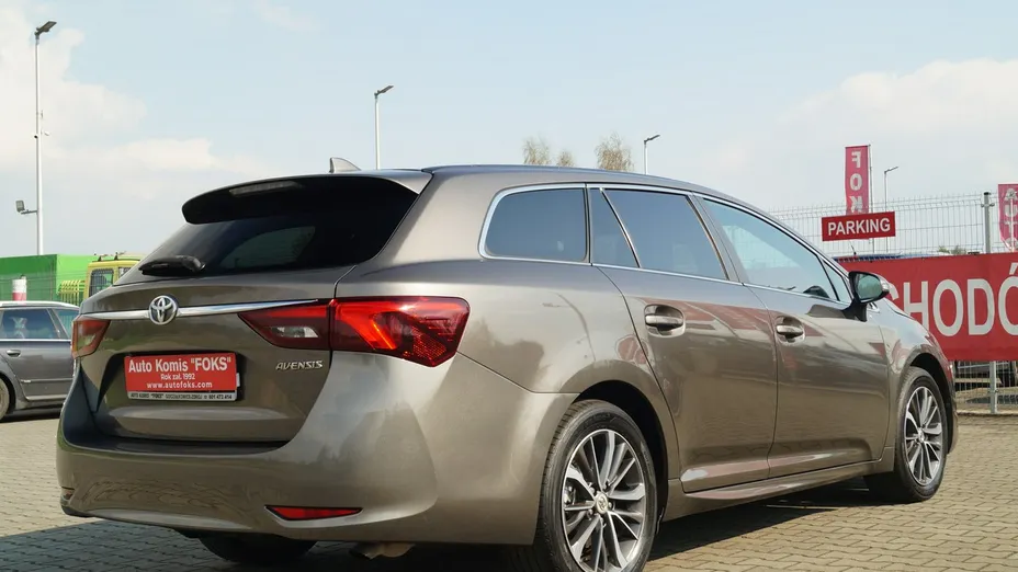 TOYOTA Avensis -