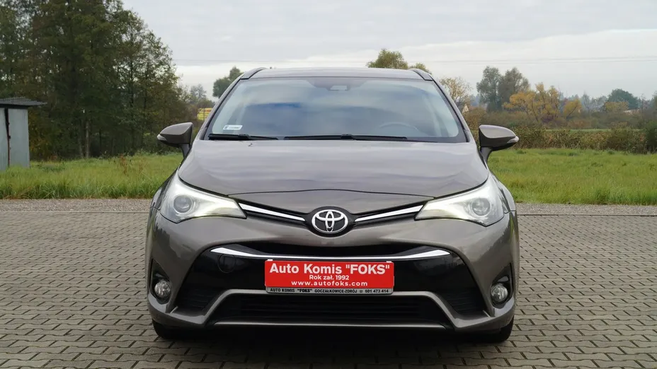 TOYOTA Avensis -