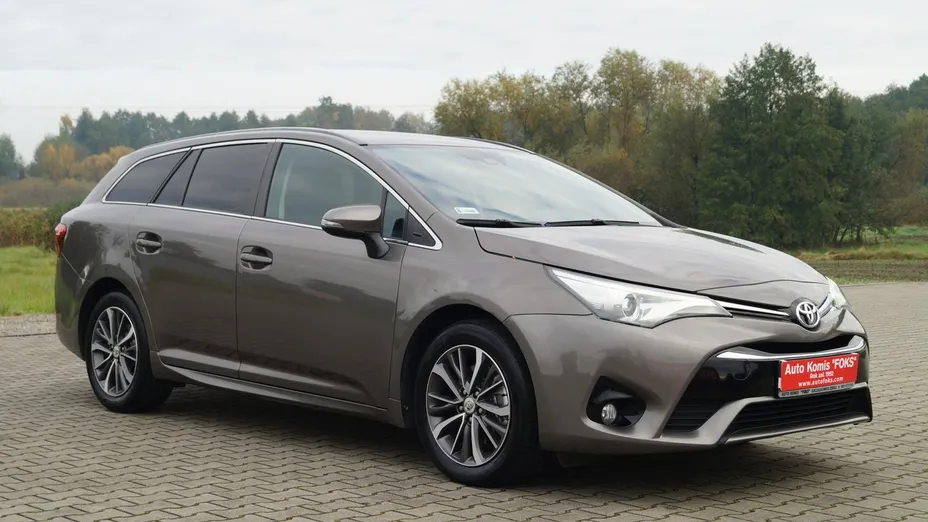 TOYOTA Avensis -