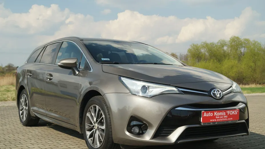TOYOTA Avensis -