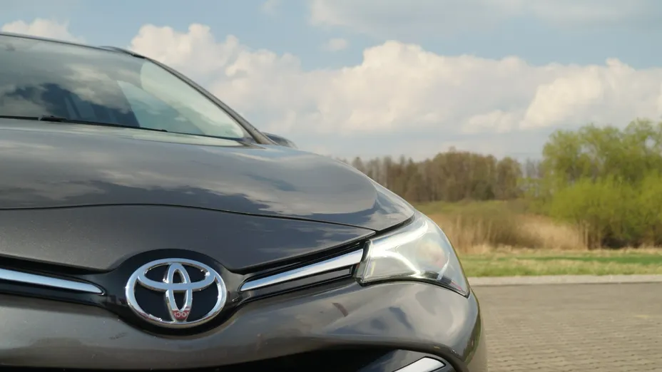 TOYOTA Avensis -