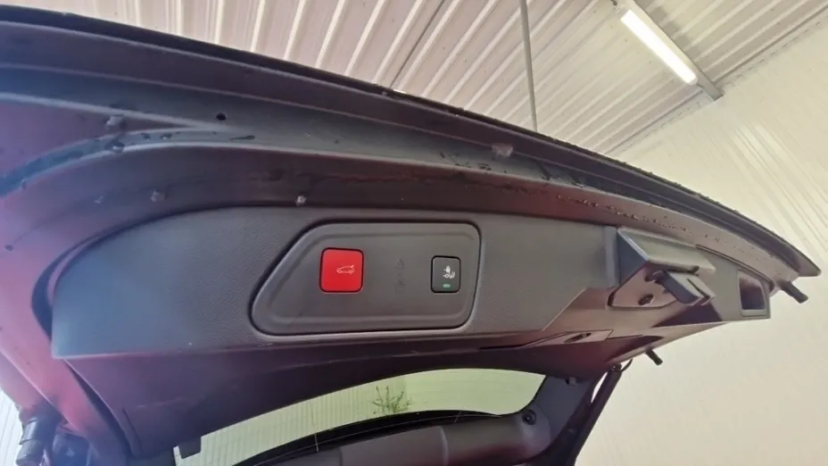 PEUGEOT 3008 -