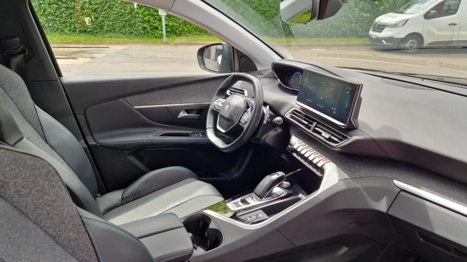 PEUGEOT 3008 -