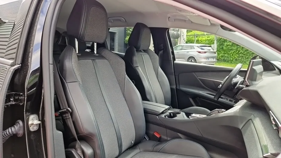 PEUGEOT 3008 -