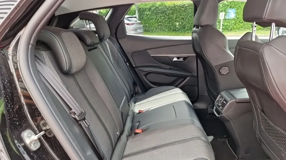 PEUGEOT 3008 -
