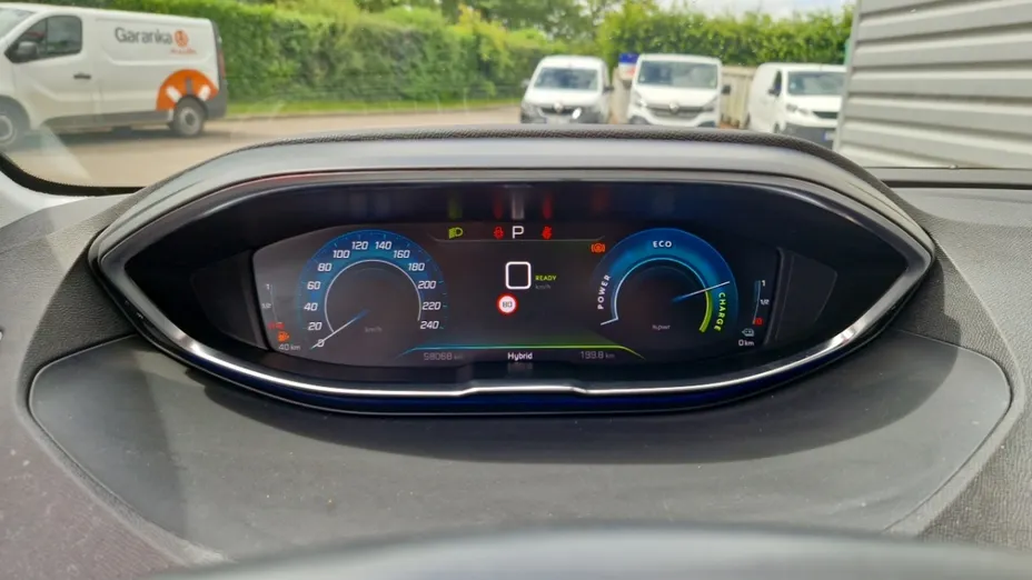PEUGEOT 3008 -