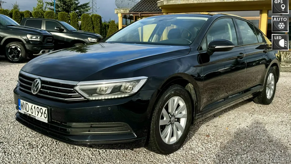 VOLKSWAGEN Passat -