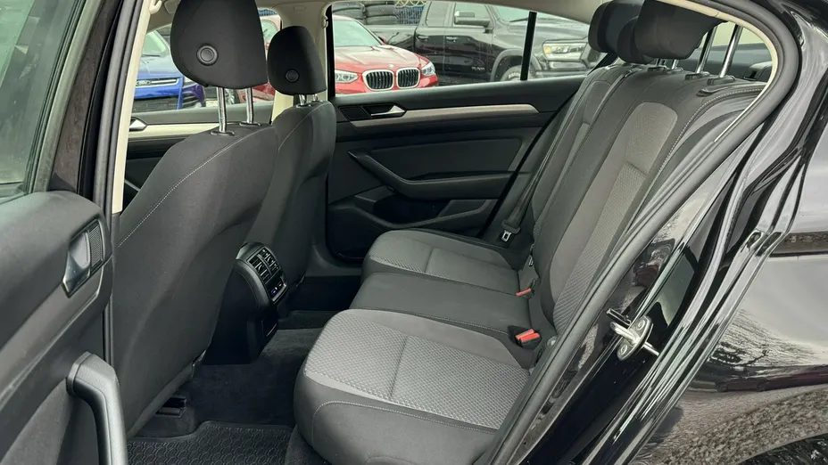 VOLKSWAGEN Passat -