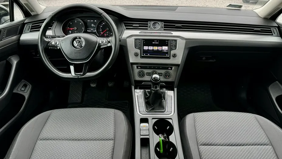 VOLKSWAGEN Passat -