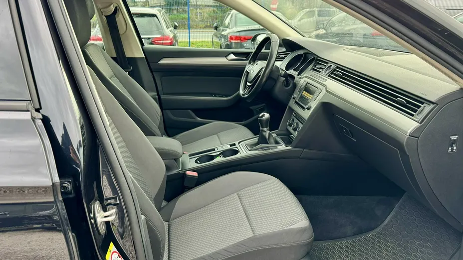 VOLKSWAGEN Passat -