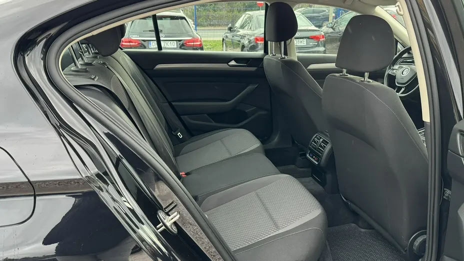 VOLKSWAGEN Passat -