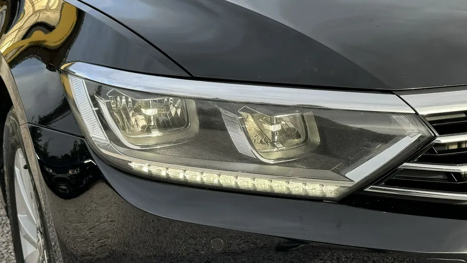 VOLKSWAGEN Passat -