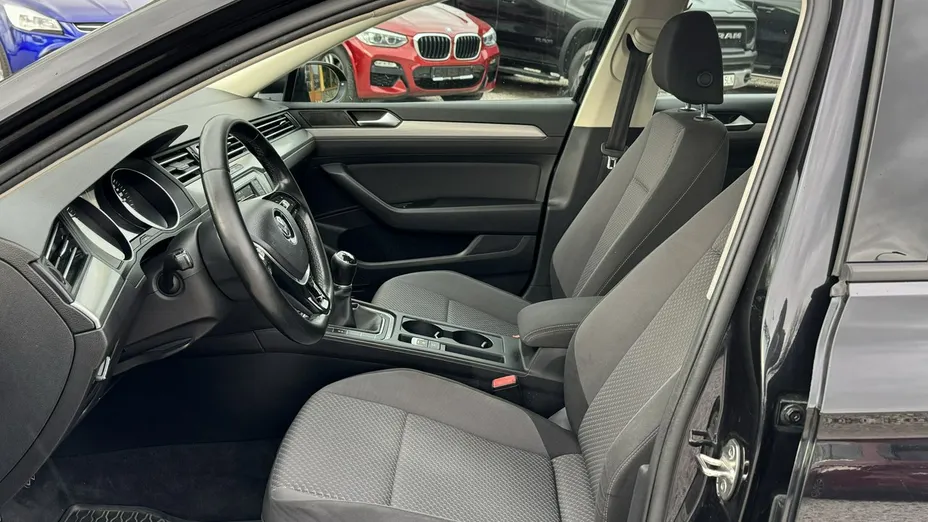 VOLKSWAGEN Passat -