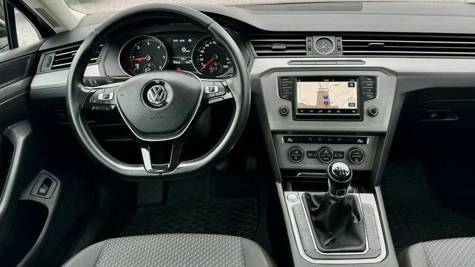 VOLKSWAGEN Passat -
