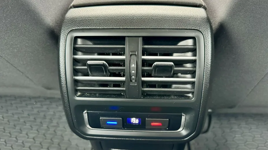 VOLKSWAGEN Passat -
